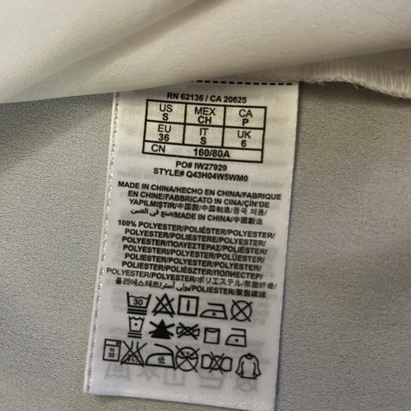 GUESS Sleeveless White Sheer Blouse size Small - Picture 5 of 7